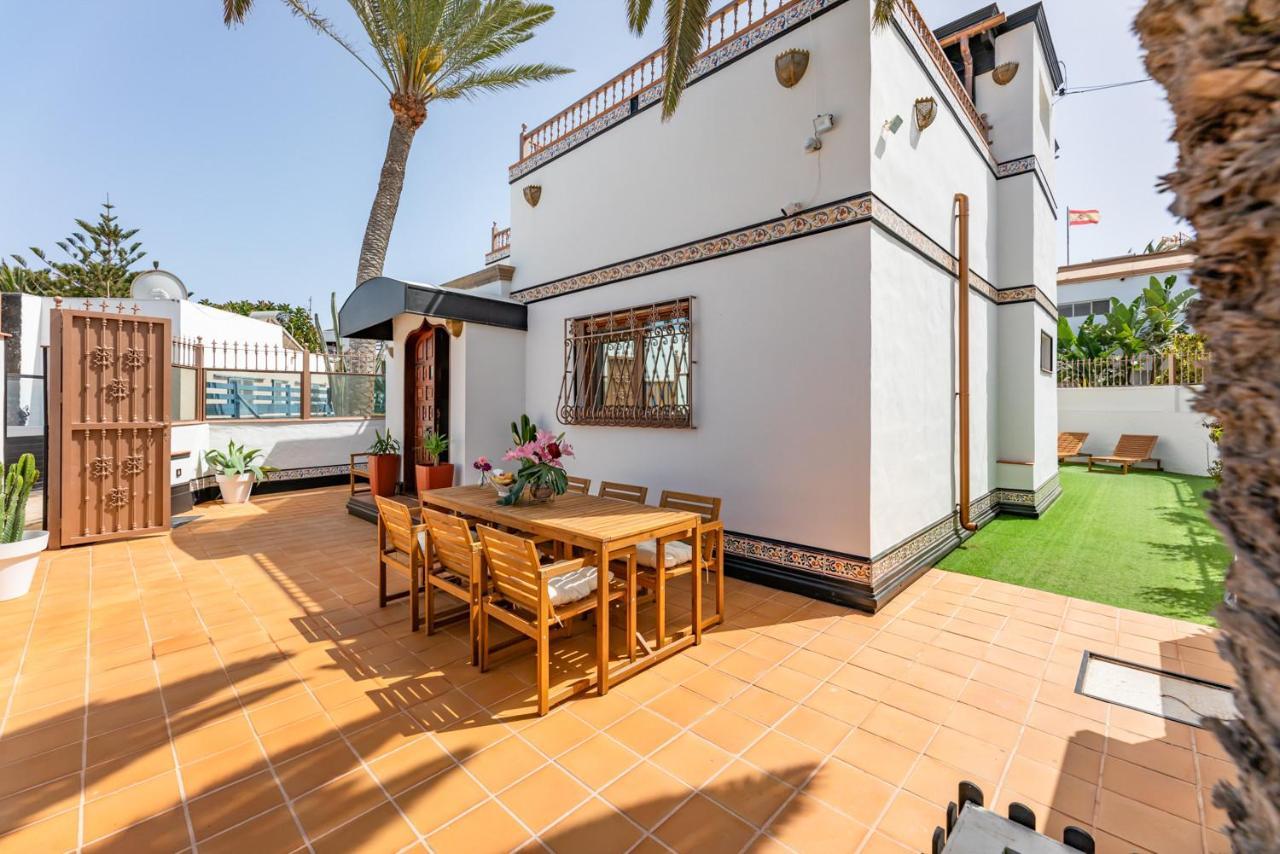 Villa Corralejo Bay Beachfront Corralejo By Holidays Home Екстериор снимка