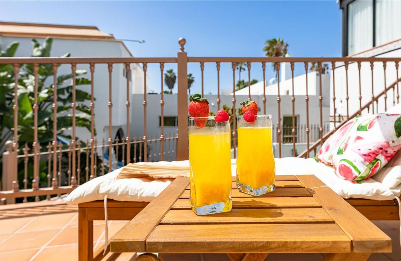 Villa Corralejo Bay Beachfront Corralejo By Holidays Home Екстериор снимка